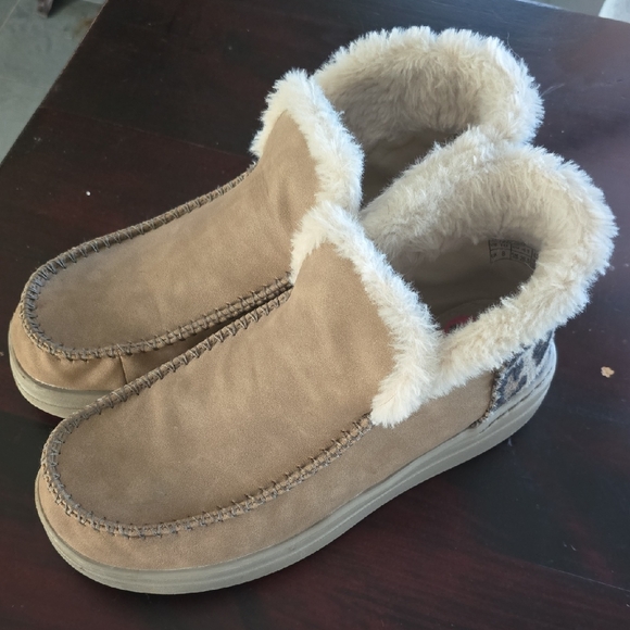 Hey Dude Shoes - Hey Dude Women's Tan Slip-On Loafers with Faux Fur